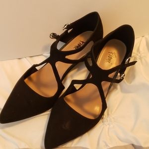 Pointed toe business casual heel